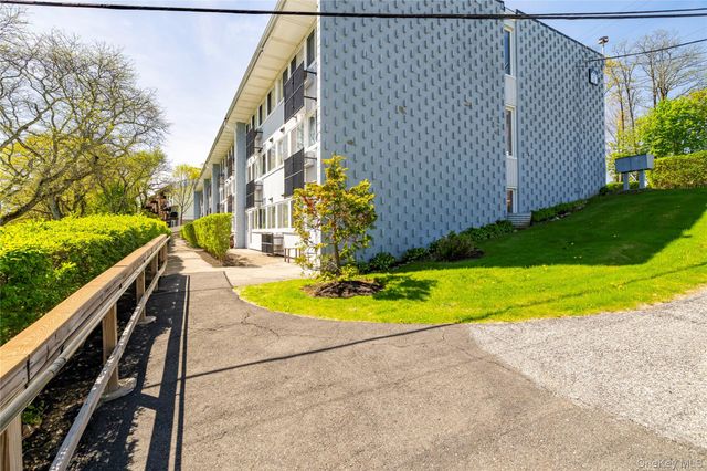 5 Wyndover Woods Lane 23, White Plains, NY 10603