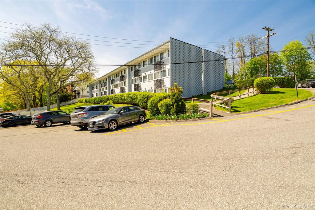 5 Wyndover Woods Lane 23, White Plains, NY 10603