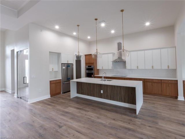 1257 22nd AVE N, Naples, FL 34103