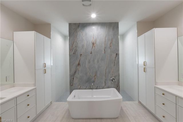 1257 22nd AVE N, Naples, FL 34103