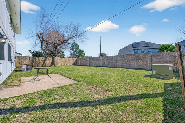 10726 Village Trail Drive, Houston, TX 77065