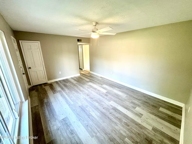 8410 Jan Way, Louisville, KY 40219