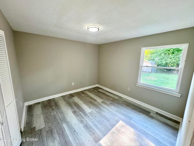 8410 Jan Way, Louisville, KY 40219