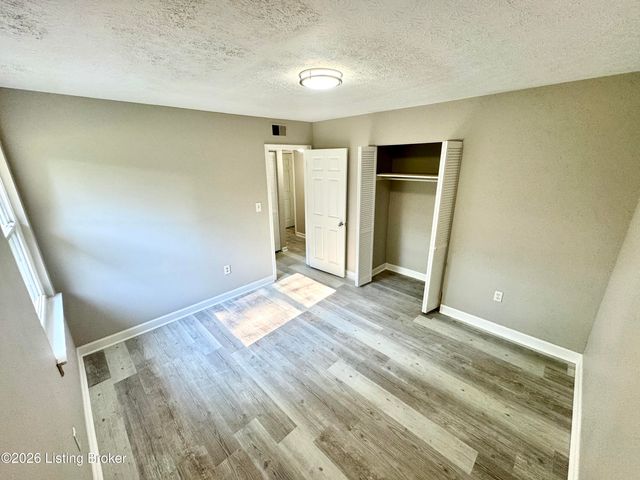 8410 Jan Way, Louisville, KY 40219