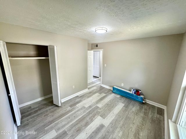 8410 Jan Way, Louisville, KY 40219
