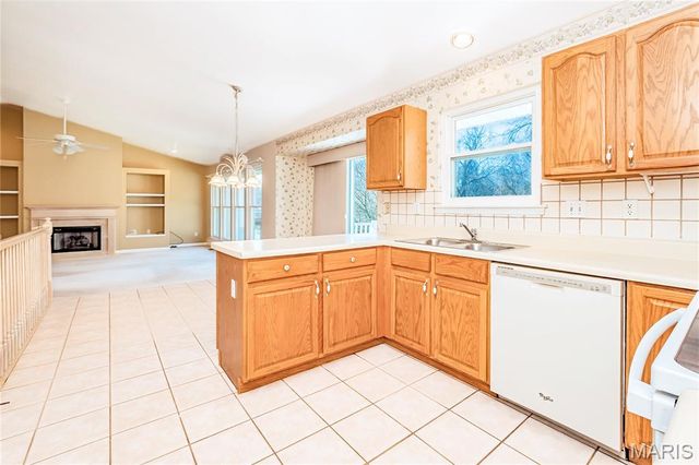 175 Keystone Drive, Fenton, MO 63026