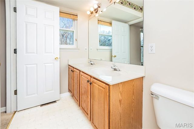 175 Keystone Drive, Fenton, MO 63026