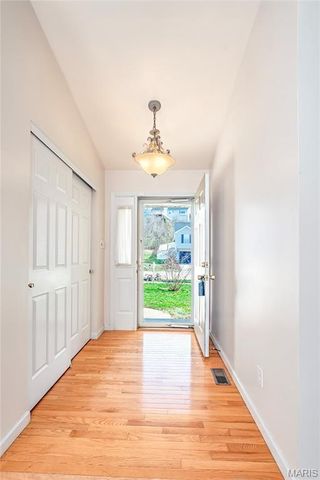 175 Keystone Drive, Fenton, MO 63026