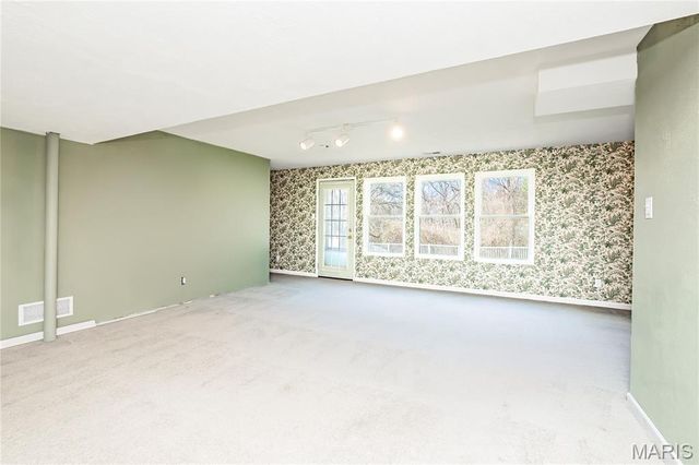 175 Keystone Drive, Fenton, MO 63026