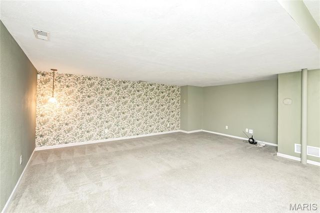 175 Keystone Drive, Fenton, MO 63026