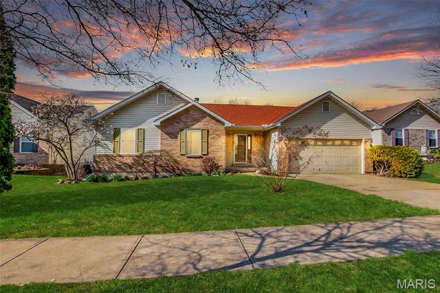 175 Keystone Drive, Fenton, MO 63026