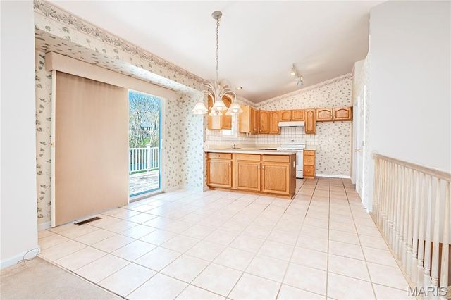 175 Keystone Drive, Fenton, MO 63026