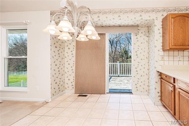 175 Keystone Drive, Fenton, MO 63026