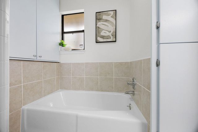 8518 Fathom CIR 107, Austin, TX 78750