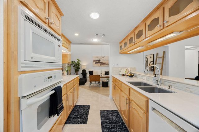 8518 Fathom CIR 107, Austin, TX 78750