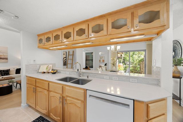 8518 Fathom CIR 107, Austin, TX 78750