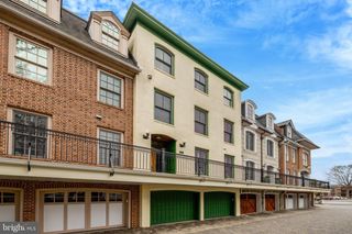 229 LOCUST ST SE #3, Vienna, VA 22180