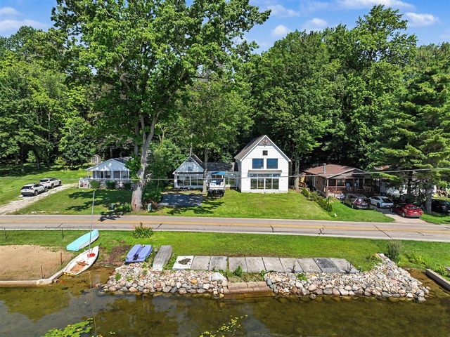 50756 Garrett Road, Dowagiac, MI 49047