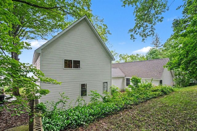 50756 Garrett Road, Dowagiac, MI 49047