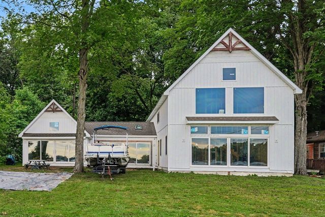 50756 Garrett Road, Dowagiac, MI 49047