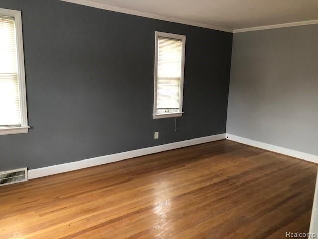 20644 Elkhart Street, Harper Woods, MI 48225