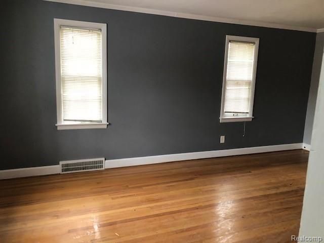 20644 Elkhart Street, Harper Woods, MI 48225