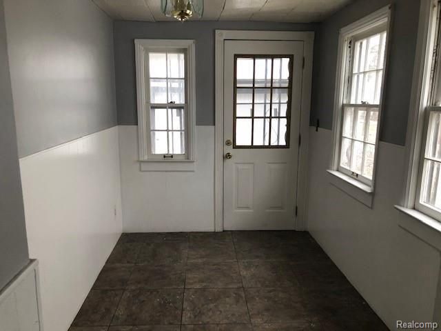 20644 Elkhart Street, Harper Woods, MI 48225