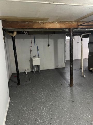 20644 Elkhart Street, Harper Woods, MI 48225