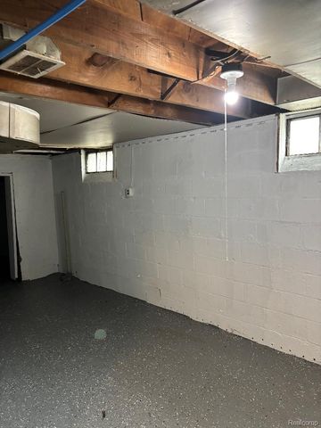 20644 Elkhart Street, Harper Woods, MI 48225