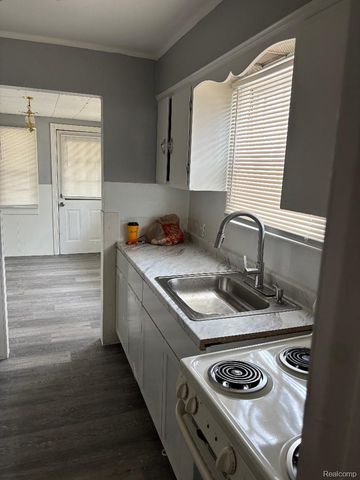 20644 Elkhart Street, Harper Woods, MI 48225