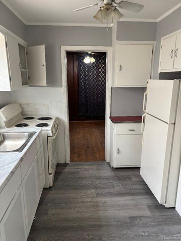 20644 Elkhart Street, Harper Woods, MI 48225