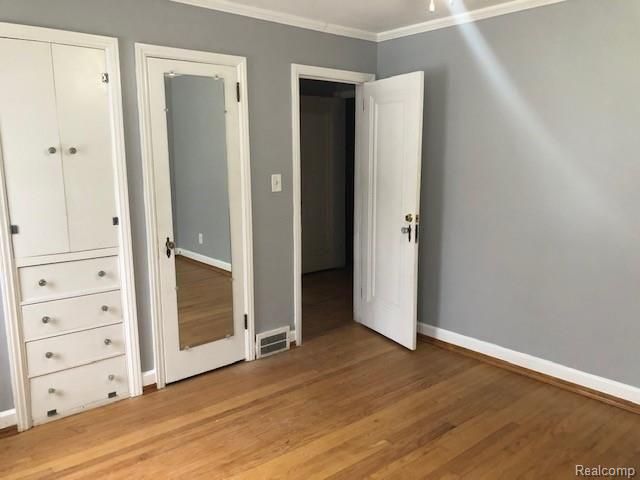 20644 Elkhart Street, Harper Woods, MI 48225