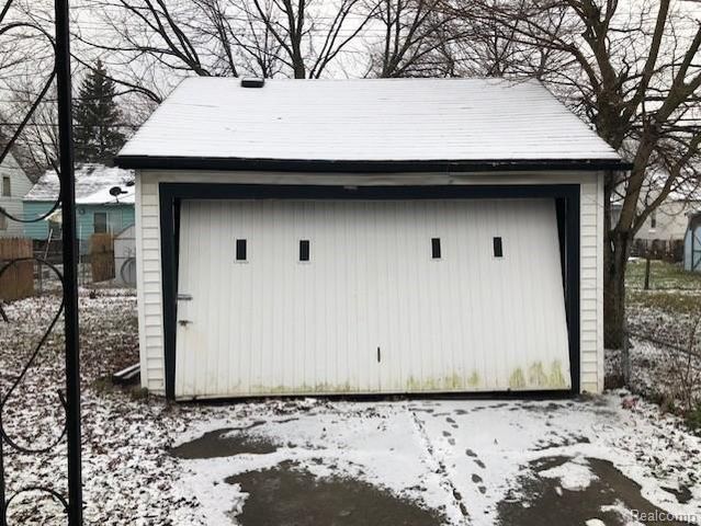 20644 Elkhart Street, Harper Woods, MI 48225