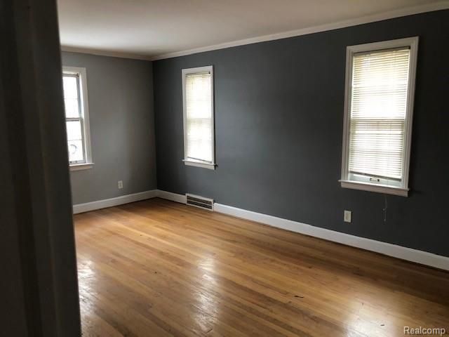 20644 Elkhart Street, Harper Woods, MI 48225