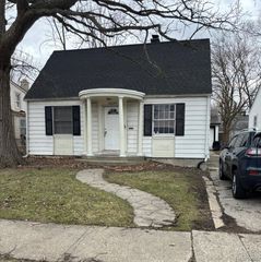 20644 Elkhart Street, Harper Woods, MI 48225