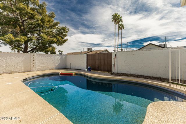 913 W SUMMIT Place, Chandler, AZ 85225