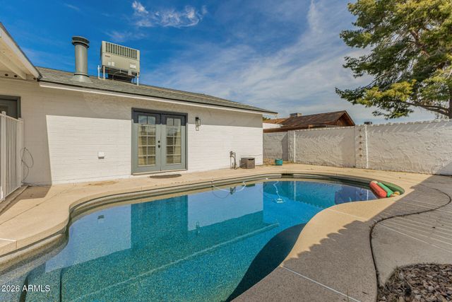 913 W SUMMIT Place, Chandler, AZ 85225