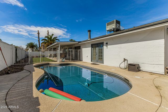 913 W SUMMIT Place, Chandler, AZ 85225