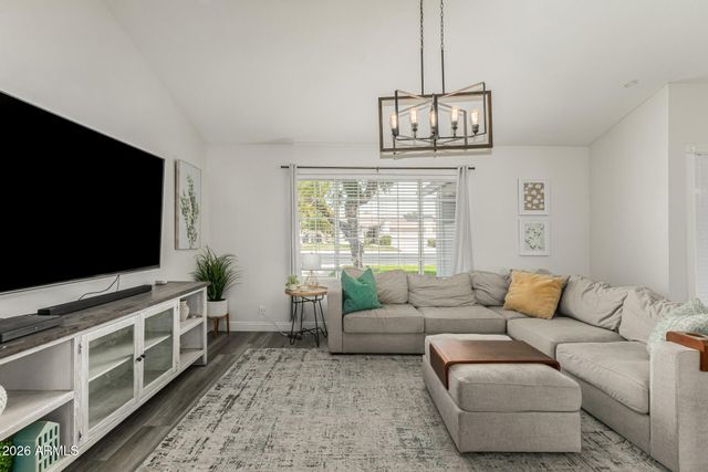 913 W SUMMIT Place, Chandler, AZ 85225