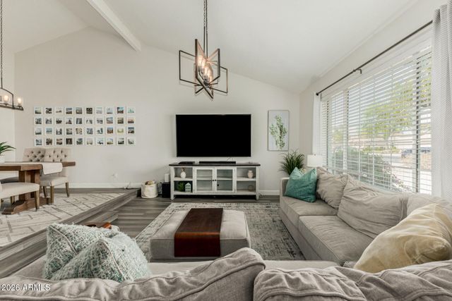 913 W SUMMIT Place, Chandler, AZ 85225