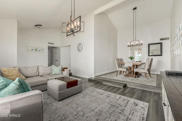 913 W SUMMIT Place, Chandler, AZ 85225