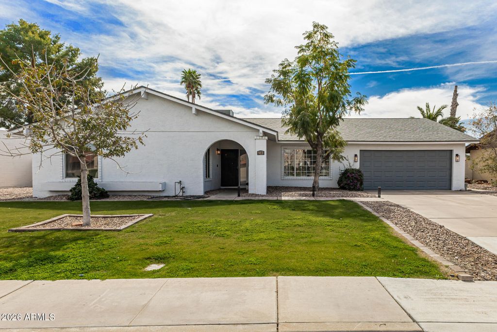 913 W SUMMIT Place, Chandler, AZ 85225