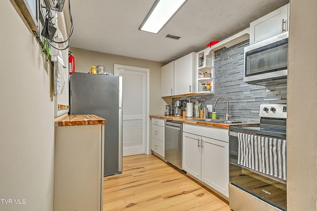 701 West Locust Street Apt 16, Johnson City, TN 37604