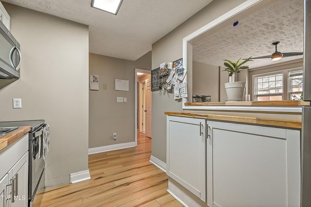 701 West Locust Street Apt 16, Johnson City, TN 37604