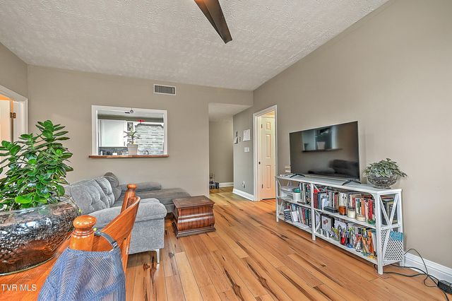 701 West Locust Street Apt 16, Johnson City, TN 37604