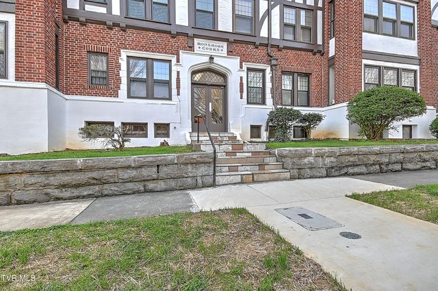 701 West Locust Street Apt 16, Johnson City, TN 37604