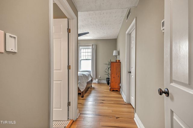 701 West Locust Street Apt 16, Johnson City, TN 37604