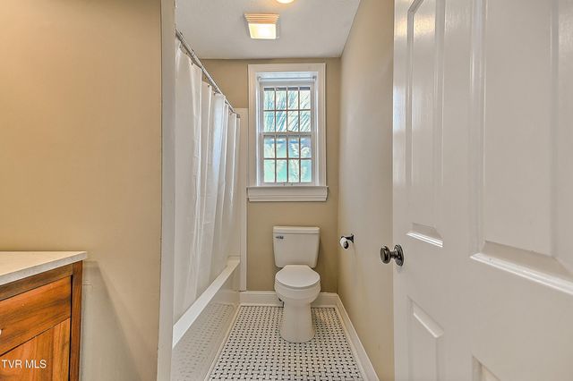701 West Locust Street Apt 16, Johnson City, TN 37604
