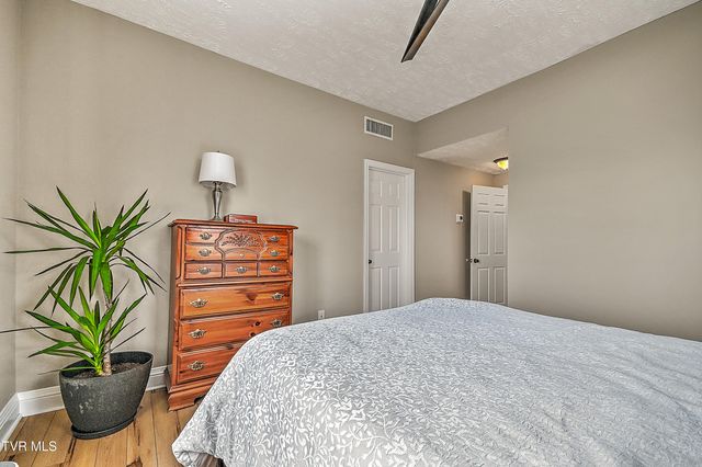 701 West Locust Street Apt 16, Johnson City, TN 37604