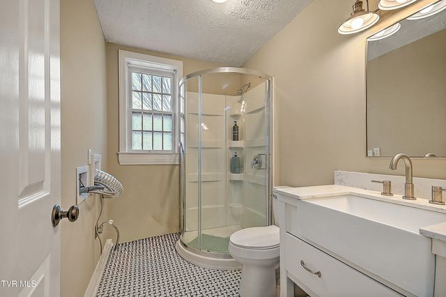 701 West Locust Street Apt 16, Johnson City, TN 37604